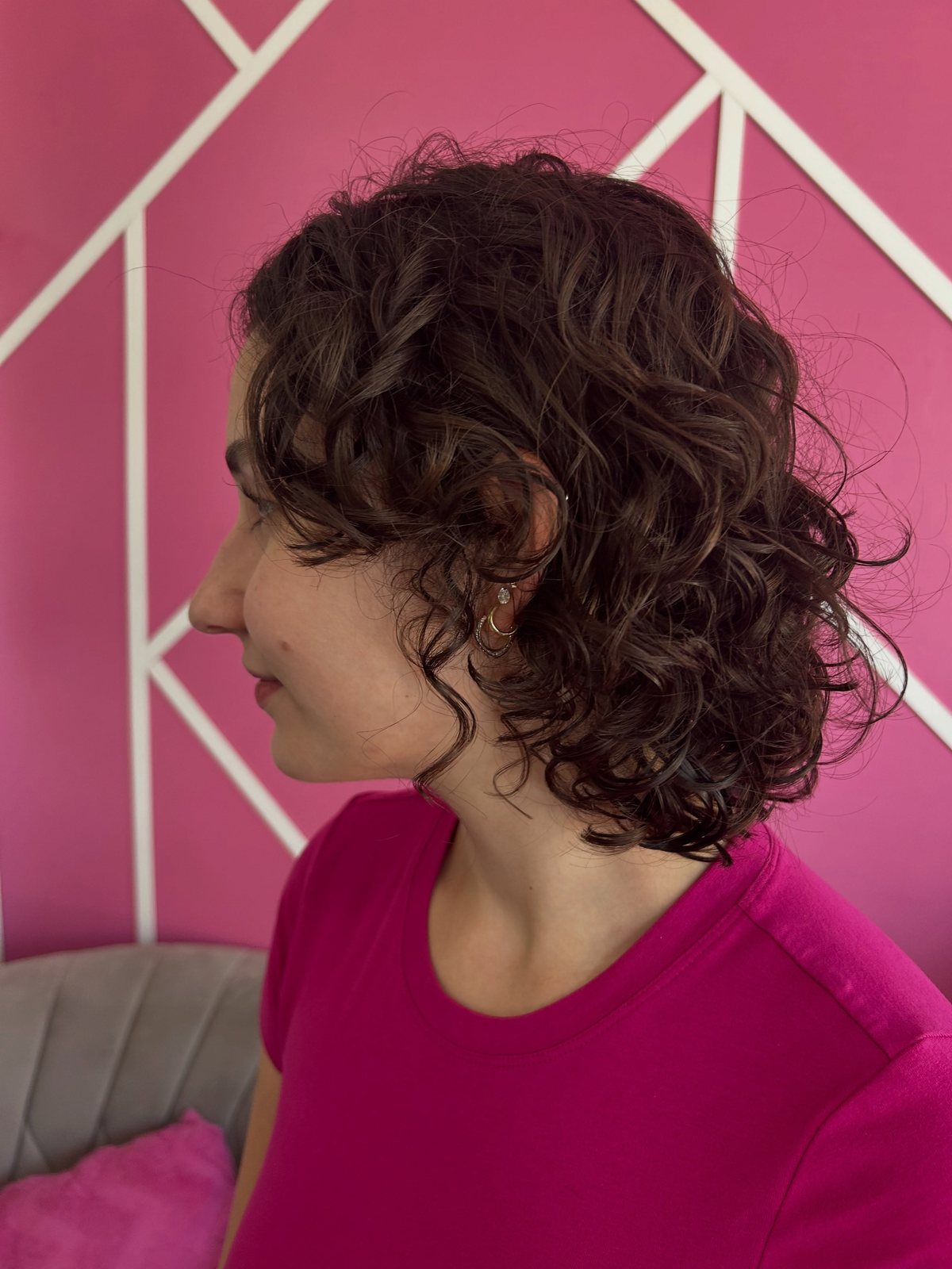 Curly cut, side profile: defined shoulder-length curls